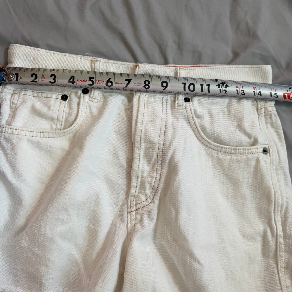 We The Free White Denim Shorts Size 27 Button Fly Frayed Hem Free People Cutoffs - Picture 8 of 9